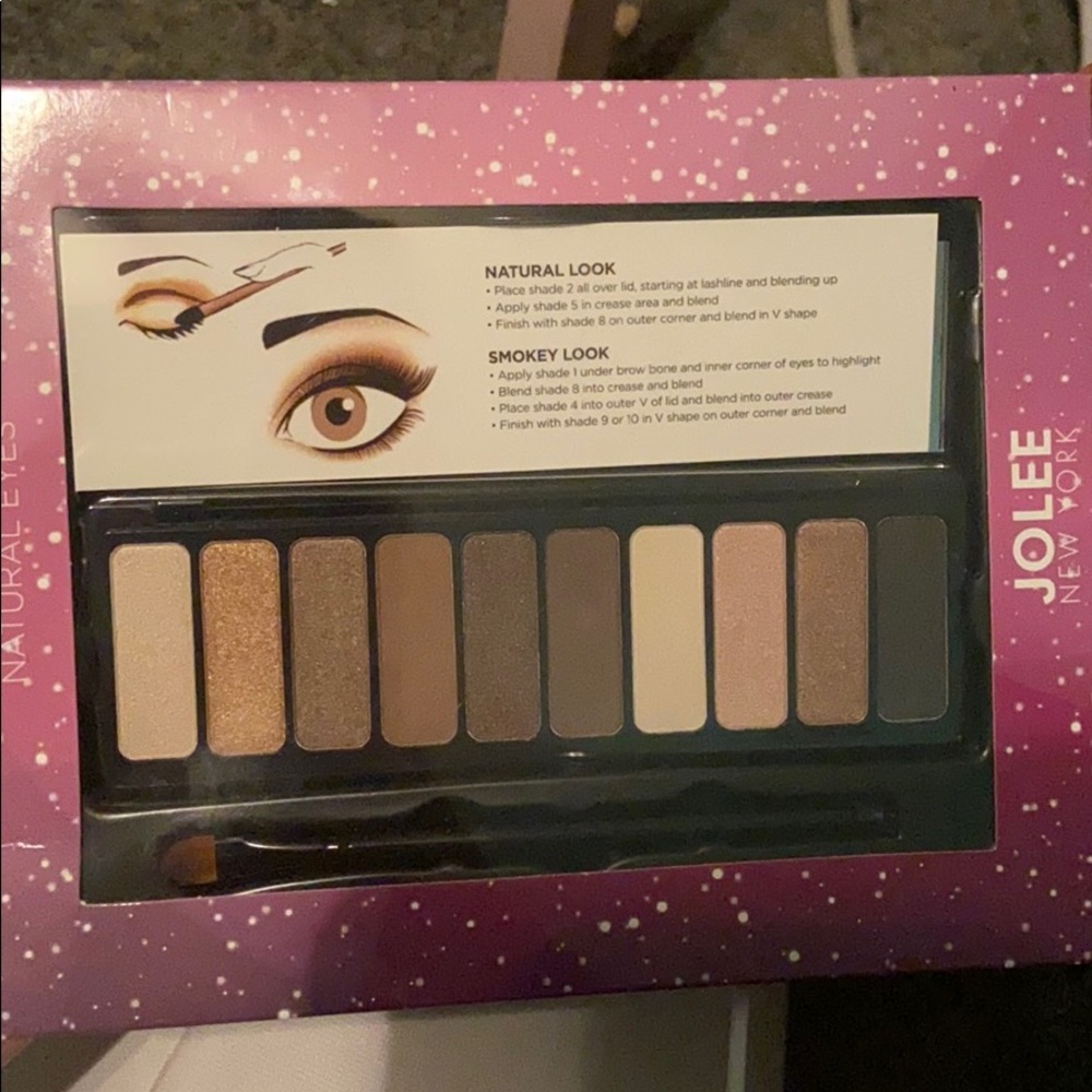 brand new make up pallet‼️